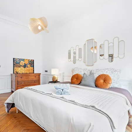 Renting - Joffre - Luxurious Haussmannian 180m2 4 Bedrooms Lejlighed Nice
