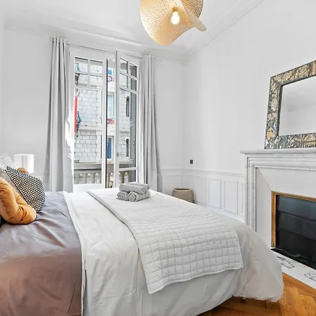 Renting - Joffre - Luxurious Haussmannian 180m2 4 Bedrooms * Nice