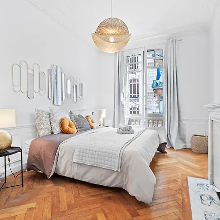 Renting - Joffre - Luxurious Haussmannian 180m2 4 Bedrooms Lejlighed *