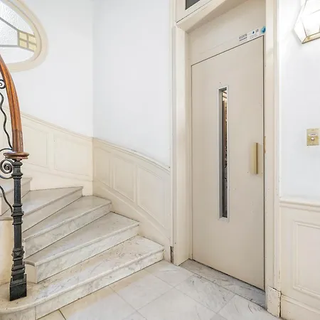 Renting - Joffre - Luxurious Haussmannian 180m2 4 Bedrooms Lejlighed