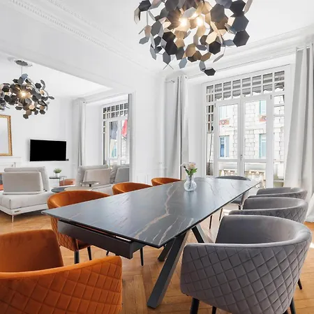 Renting - Joffre - Luxurious Haussmannian 180m2 4 Bedrooms Lejlighed