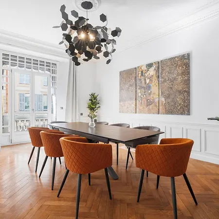 Renting - Joffre - Luxurious Haussmannian 180m2 4 Bedrooms Lejlighed