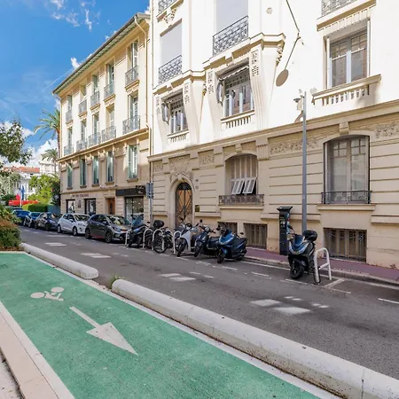 Renting - Joffre - Luxurious Haussmannian 180m2 4 Bedrooms * Nice
