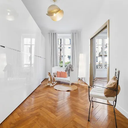 Renting - Joffre - Luxurious Haussmannian 180m2 4 Bedrooms Lejlighed *